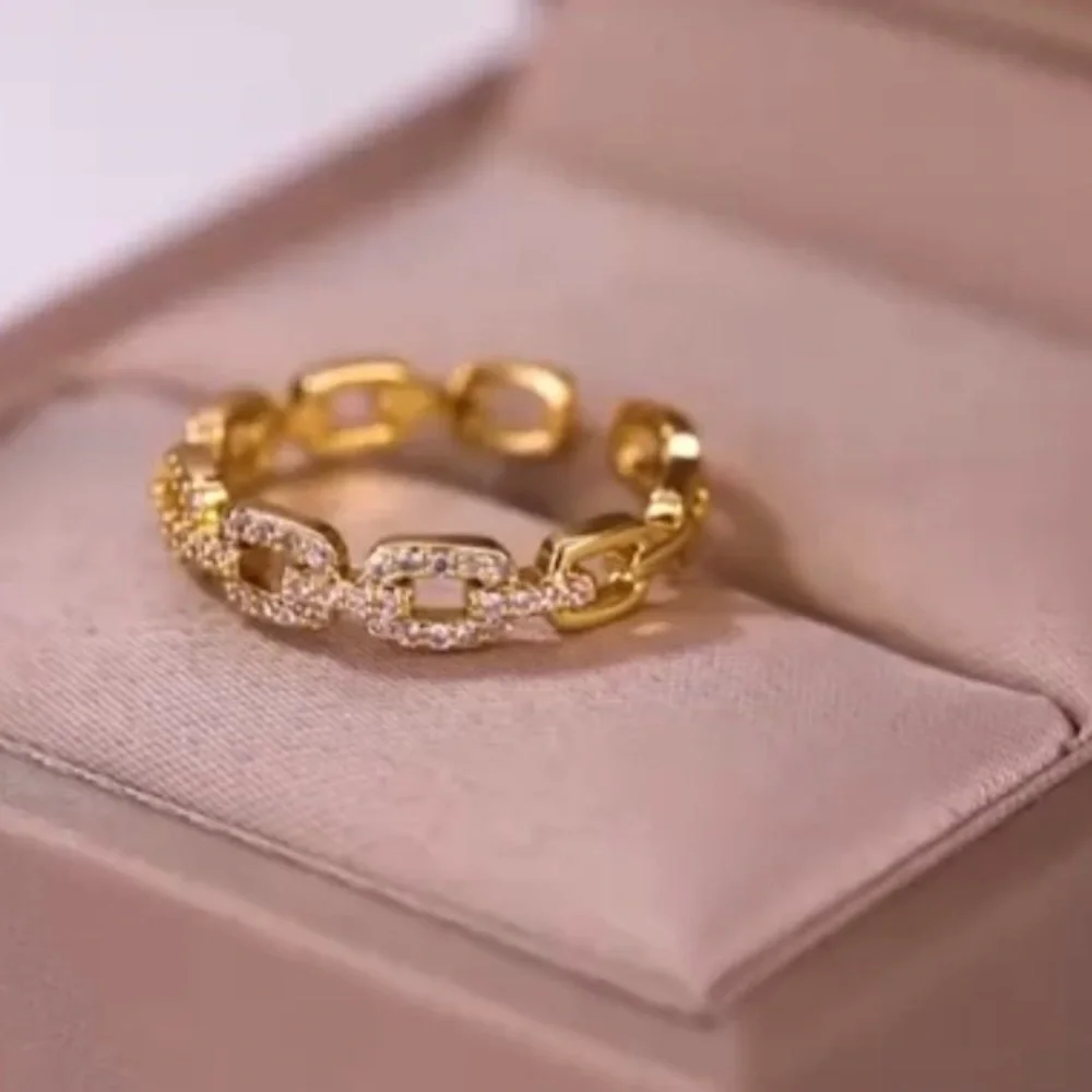 Elegant Gold Link Crystal Resizable Ring